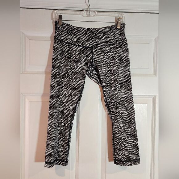 Lululemon Wunder Under black and white patterned crop leggings 19in inse… - Picture 1 of 5